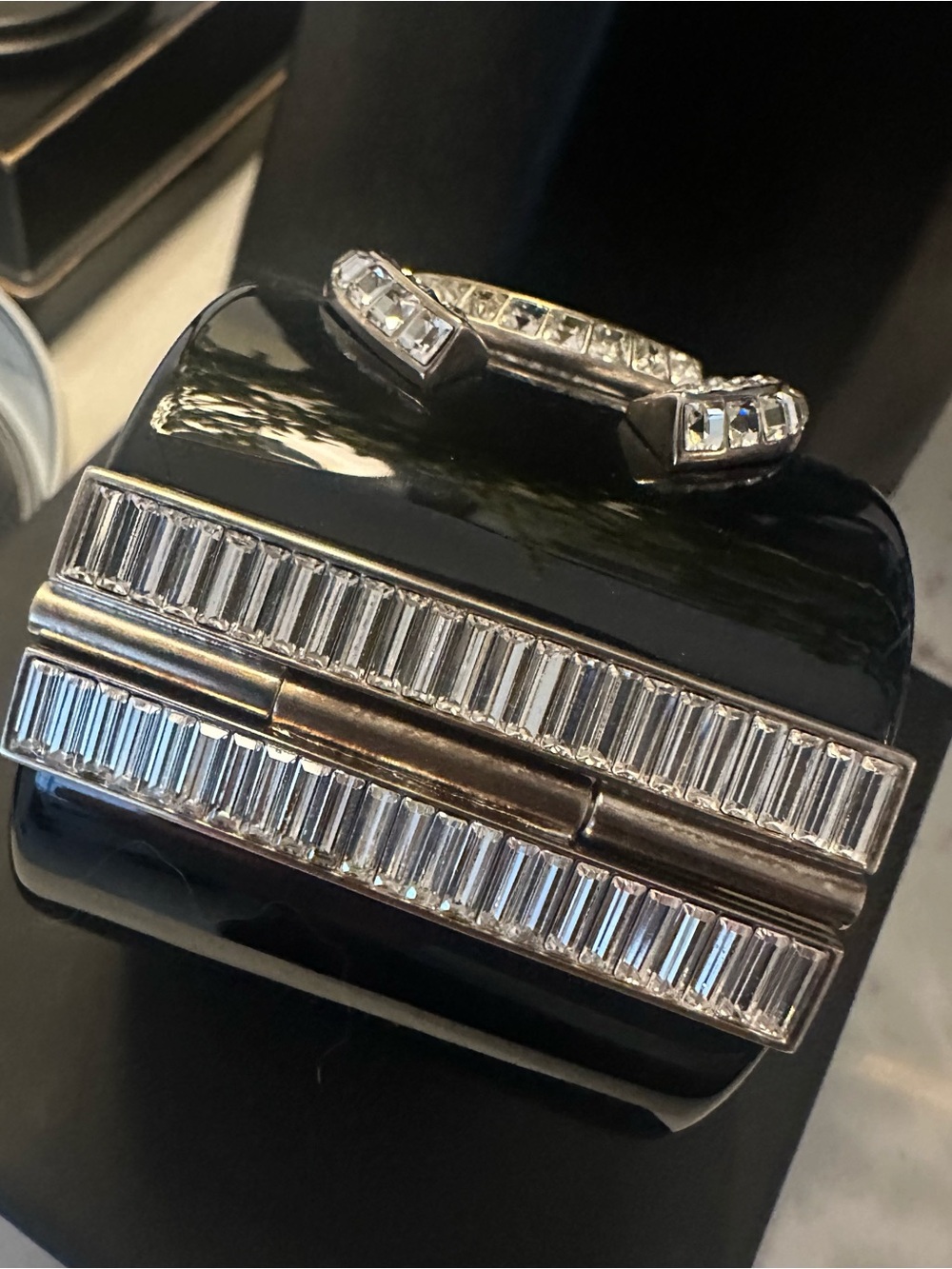 CHANEL STRASS CRYSTAL & RESIN HINGED BRACELET/CUFF - Picture 6 of 10